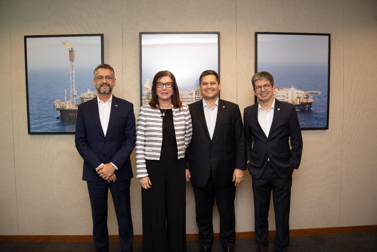 A presidente da Petrobras, Magda Chambriard, se reuniu com o governador do Amapá, Clécio Luis, e os senadores Davi Alcolumbre e Randolfe Rodrigues